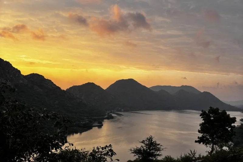 Short Hilltop Hikes for Sunrise & Sunset